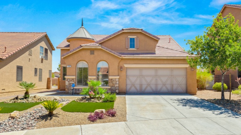 Stunning Green Valley Multi-Gen pool hom Stephanie Napoli The Napoli Group, BHHS Nevada Properties
